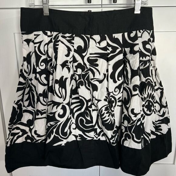 Cache Black and White Skirt - EUC 10 - Picture 1 of 6
